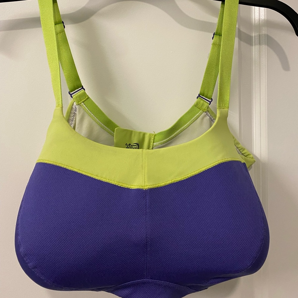 Size 40G. Sports bra by Modern Movement